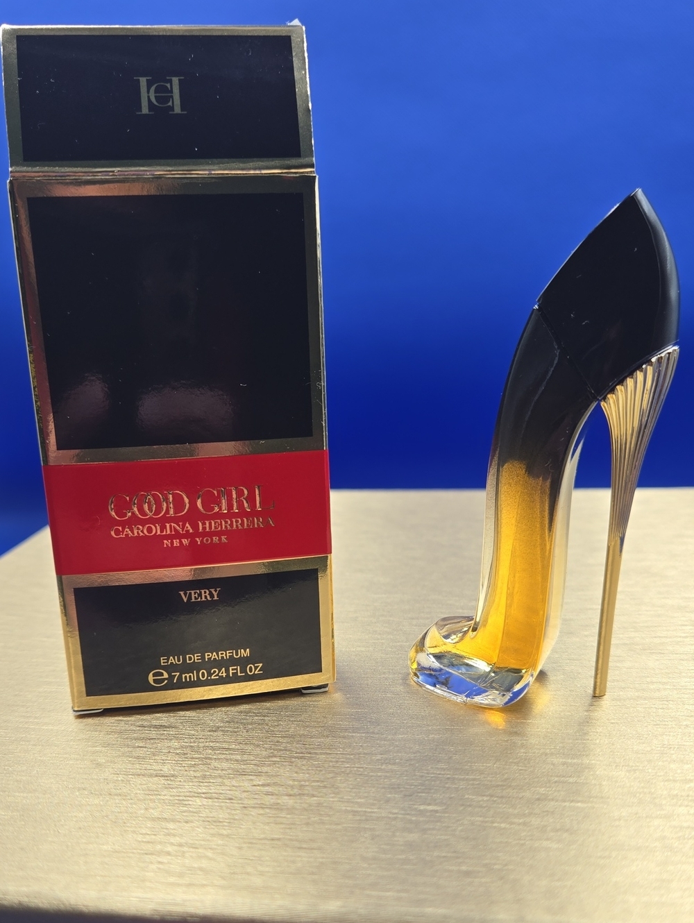 Carolina Herrera Good Girl Very Stiletto Minni Bottle in Black & Gold New 7ml